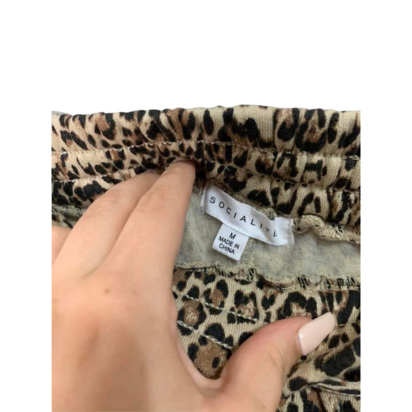 SOCIALITE Printed Joggers In Leopard Size Medium NEW - Picture 3 of 6